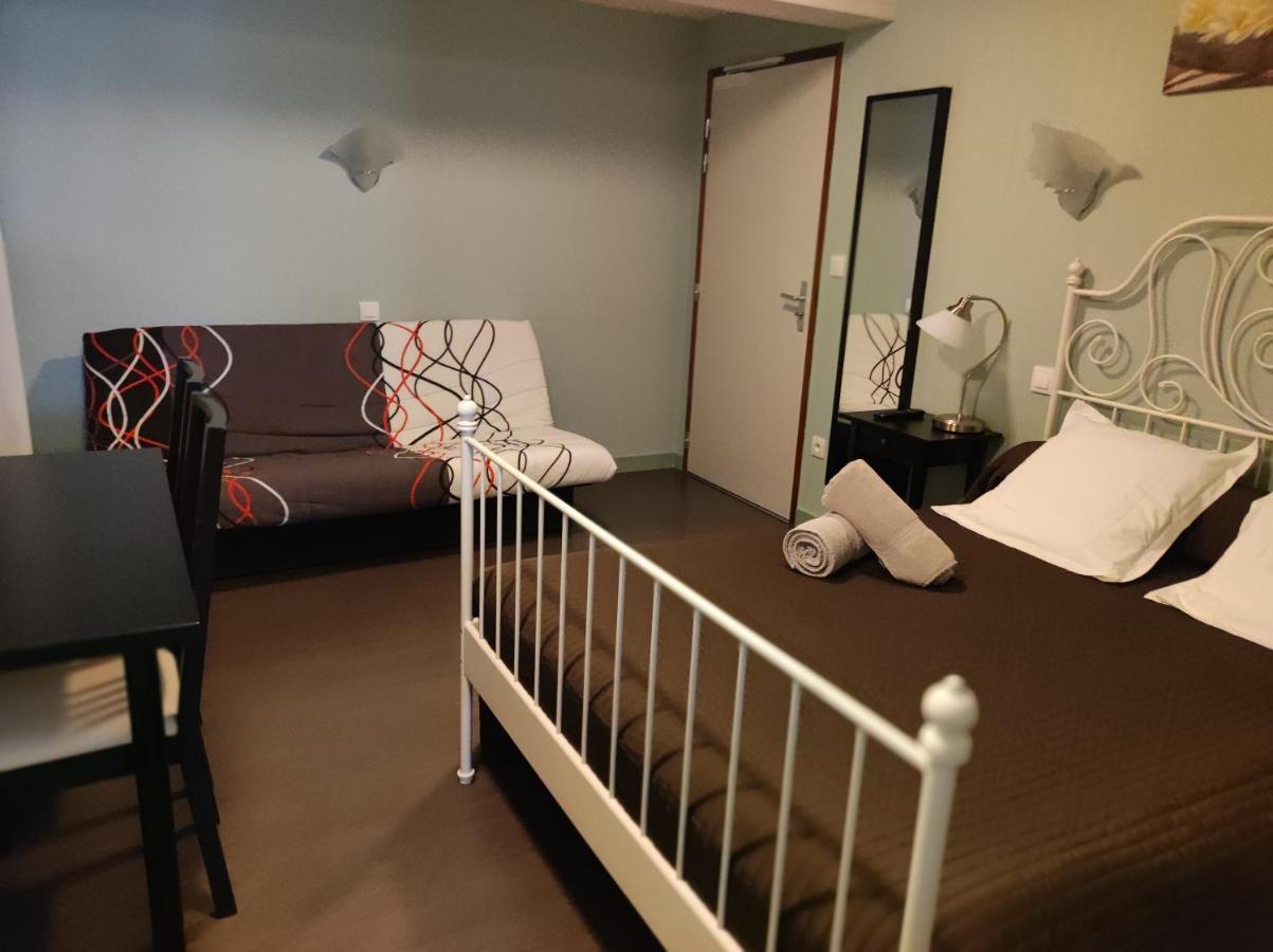 Les Pierres Folles Rozier-en-Donzy Exterior foto